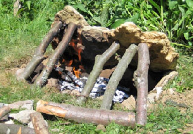 Vorbereitung der Kochgrube