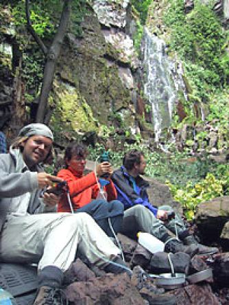 Wasserfiltern am Wasserfall (Vogesen)