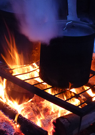 Kochen über offenem Feuer