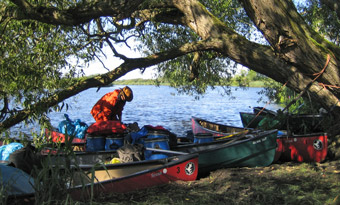 Anlanden während der kanutour