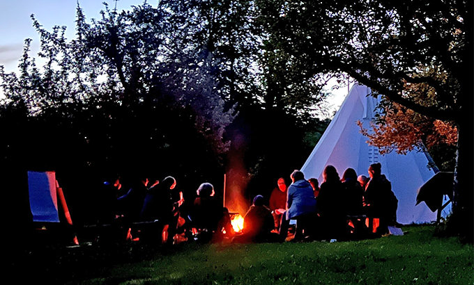 Gemeinschaft am Lagerfeuer